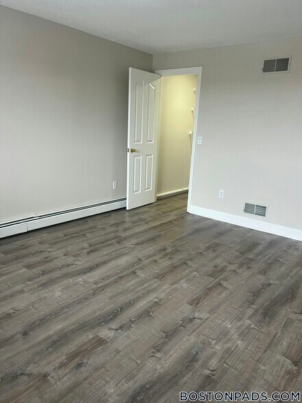 Building Photo - 4380 N Main St