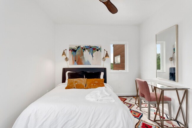 Building Photo - 506 SE Tourmaline Mews