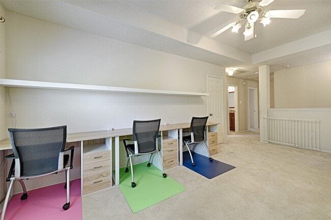 Building Photo - 9701 Thorncliff Dr