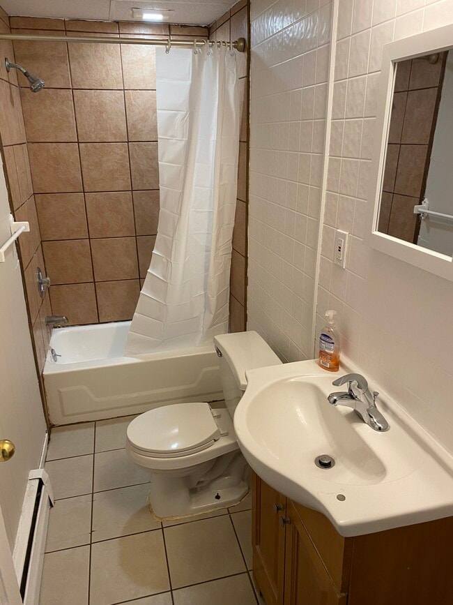 Building Photo - 123 Main St