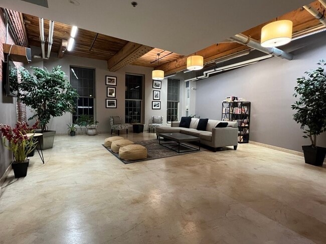 Building Photo - 35 Riverwalk Way