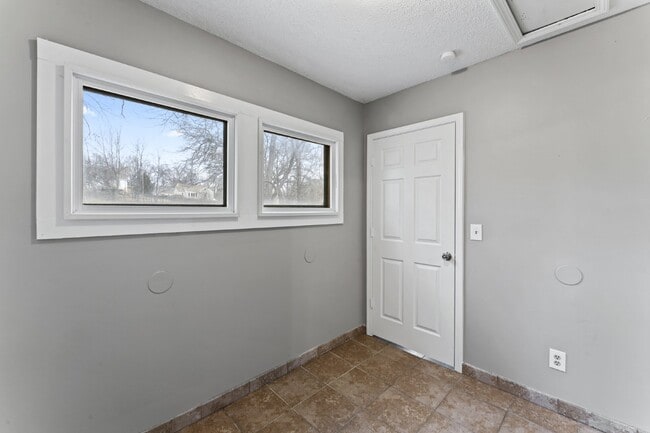 Building Photo - COMING SOON!! Charming 2-Bedroom Haven in Kansas City Northland!