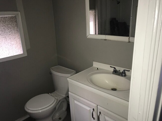 Building Photo - 108 1/2 W Filbert Street