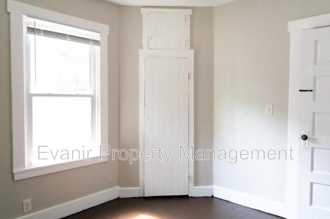 Building Photo - 1532 Bowman Ave