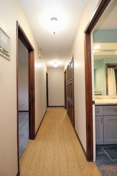 Building Photo - 2727 SE 58th Ave