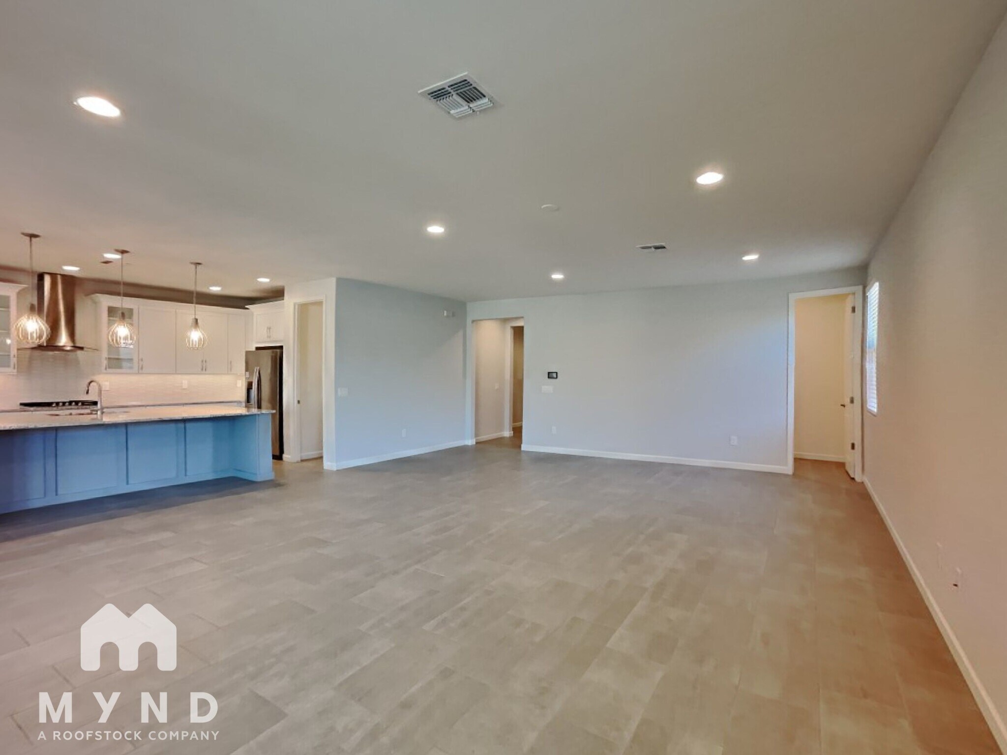 Building Photo - 720 E Silver Canyon Pl