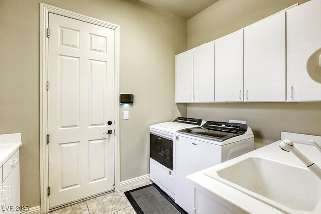 Building Photo - 7286 Mt Kearsarge St