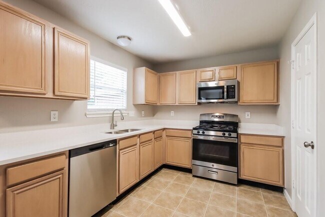 Building Photo - 2842 Fox Ravine Dr