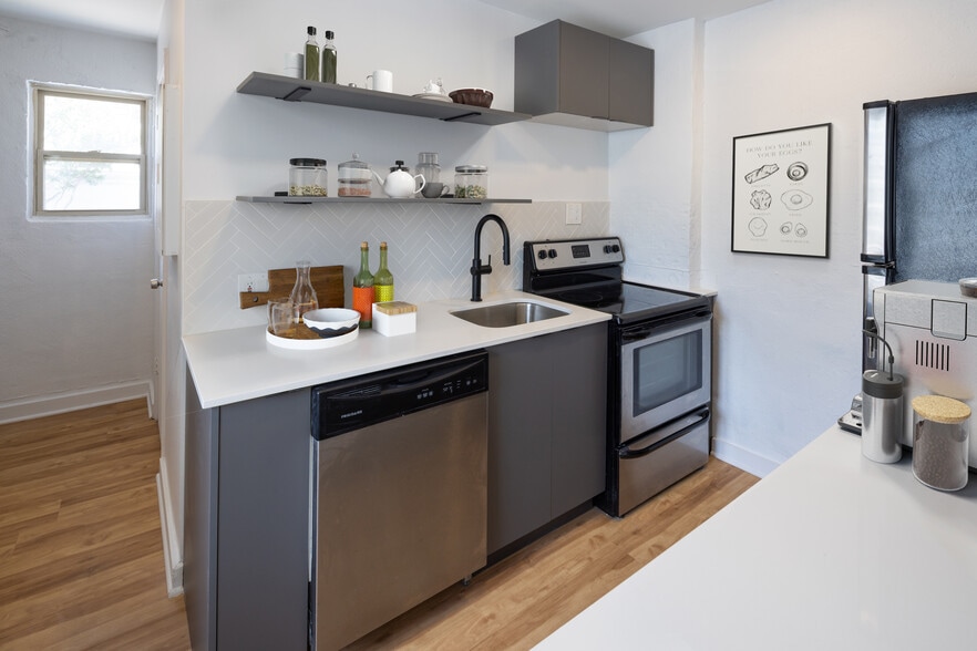 Building Photo - Edgewood Mews