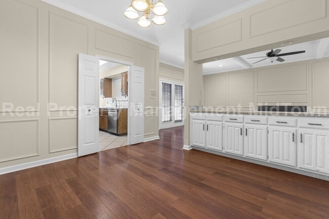 Building Photo - Charming Arlington Home with Spacious Livi...