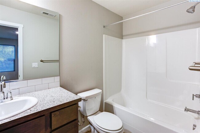 Building Photo - 3bdr/2.5 ba with garage, Low maintenance!
