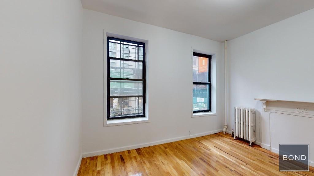 Building Photo - 139 W 28th St