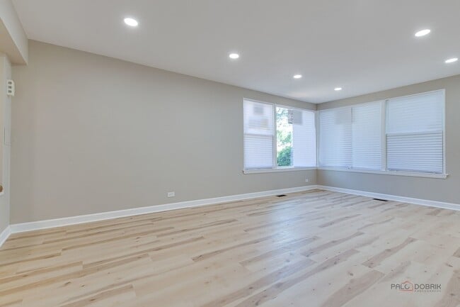 Building Photo - 4021 W Estes Ave