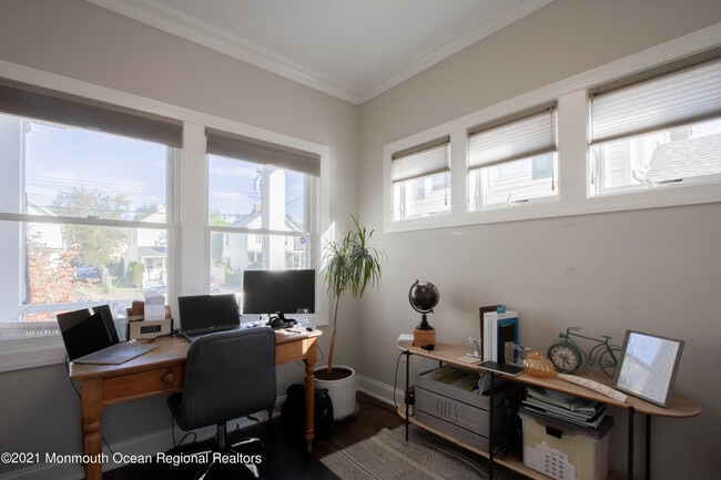 Building Photo - 41 Bank St