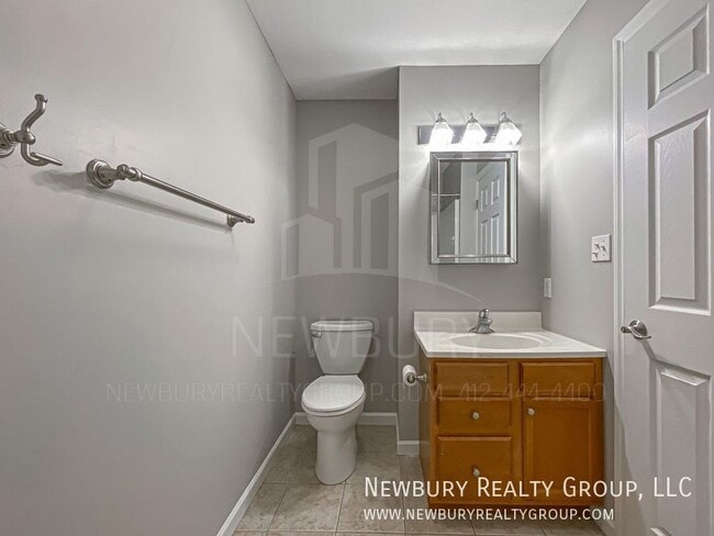 Building Photo - 135 Banksville Pl