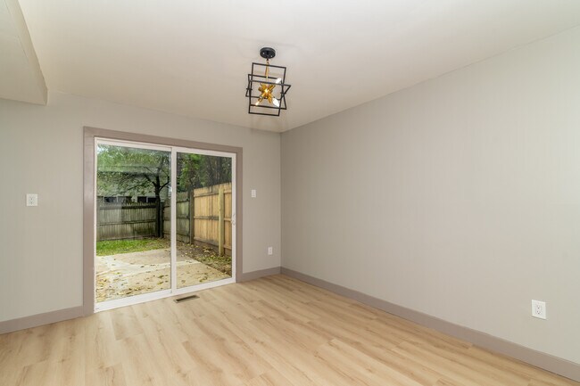 Building Photo - 4 Magnolia Ct