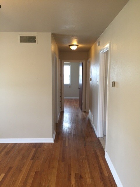 Building Photo - Huge Updated 4 Bedroom/2 Bath/2 Living Room House close to TTU - Available AUGUST