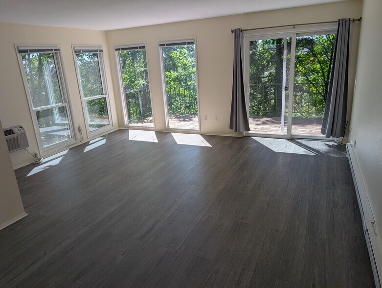 Incredible light! - 934 SW Caldew Dr