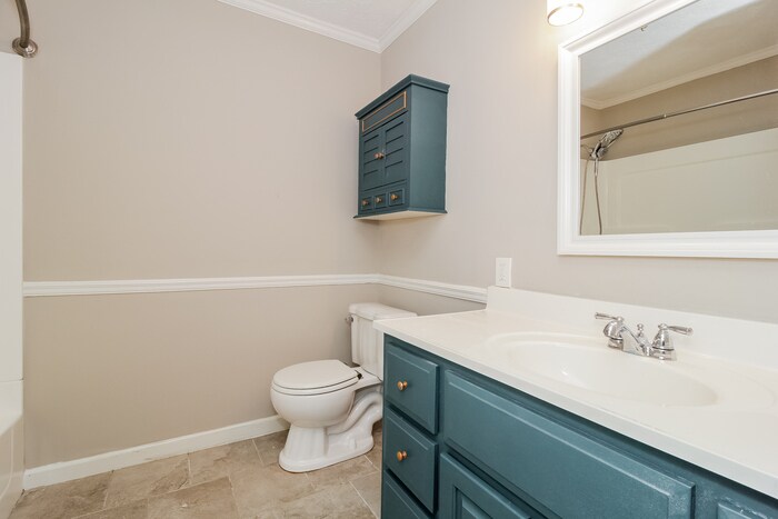 Building Photo - 302 Ridgedale Dr SE