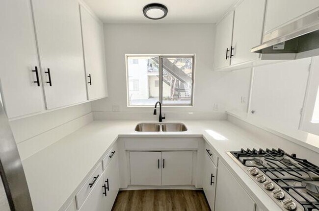 Interior Photo - 5315 Lorna St