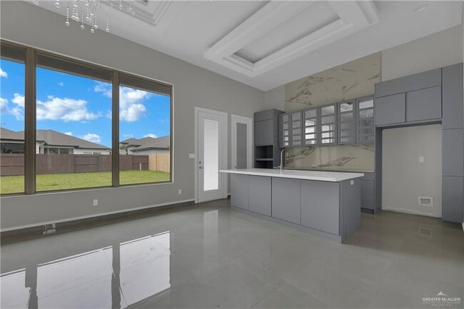 Building Photo - 27 Viola St