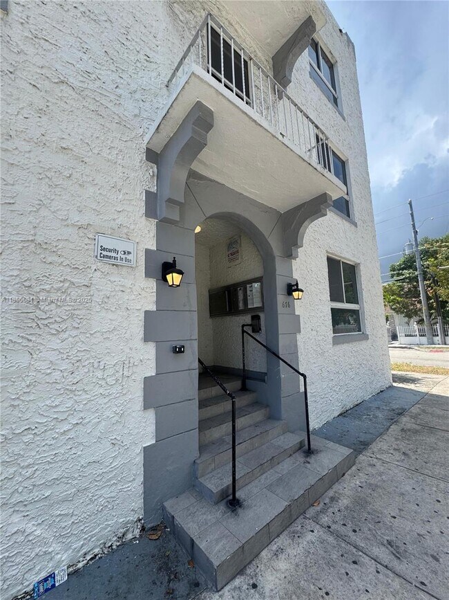 Building Photo - 676 SW 2nd St