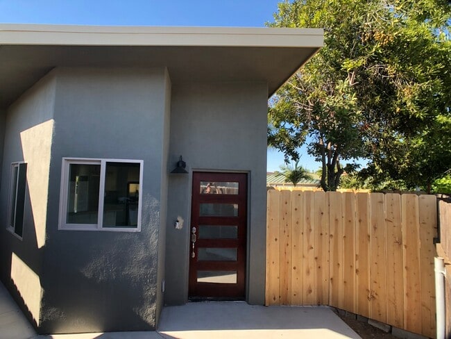 Building Photo - Charming 2-Bedroom Fully Remodeled Home with Giant Yard in the College West Area! |Available Imme...