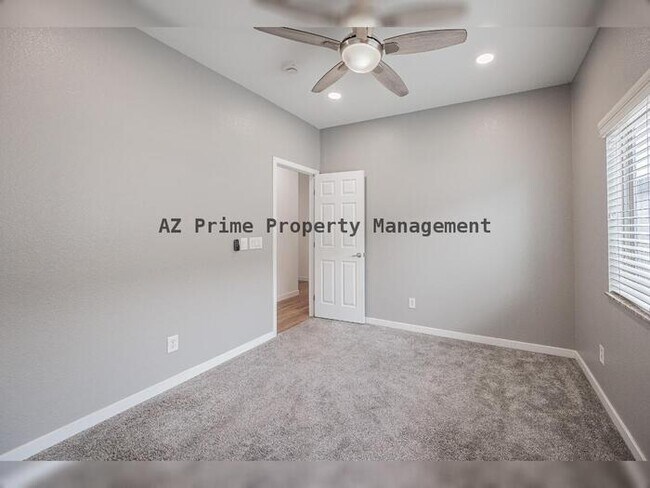 Building Photo - 7111 S 21st Dr