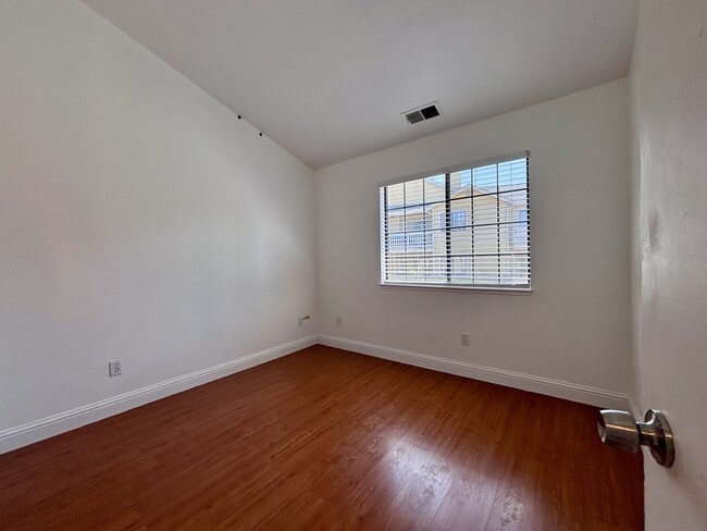Building Photo - 1002 Devonwood