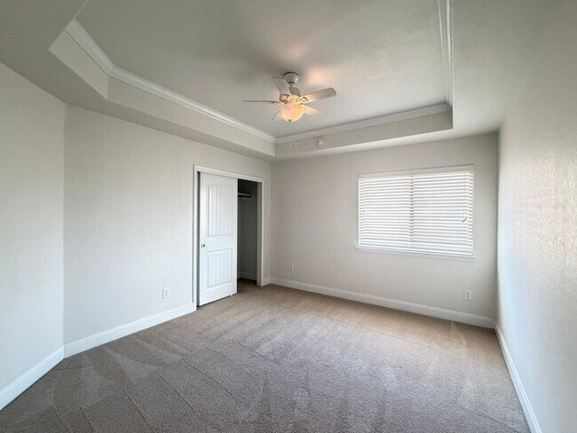 Building Photo - Welcome home to 621 Cavan!