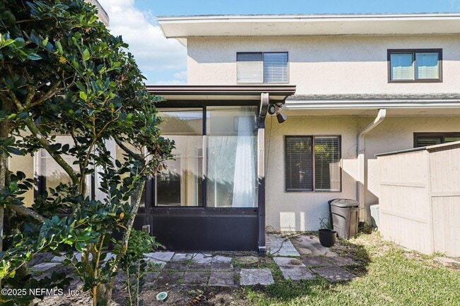 Building Photo - 144 La Pasada Cir W