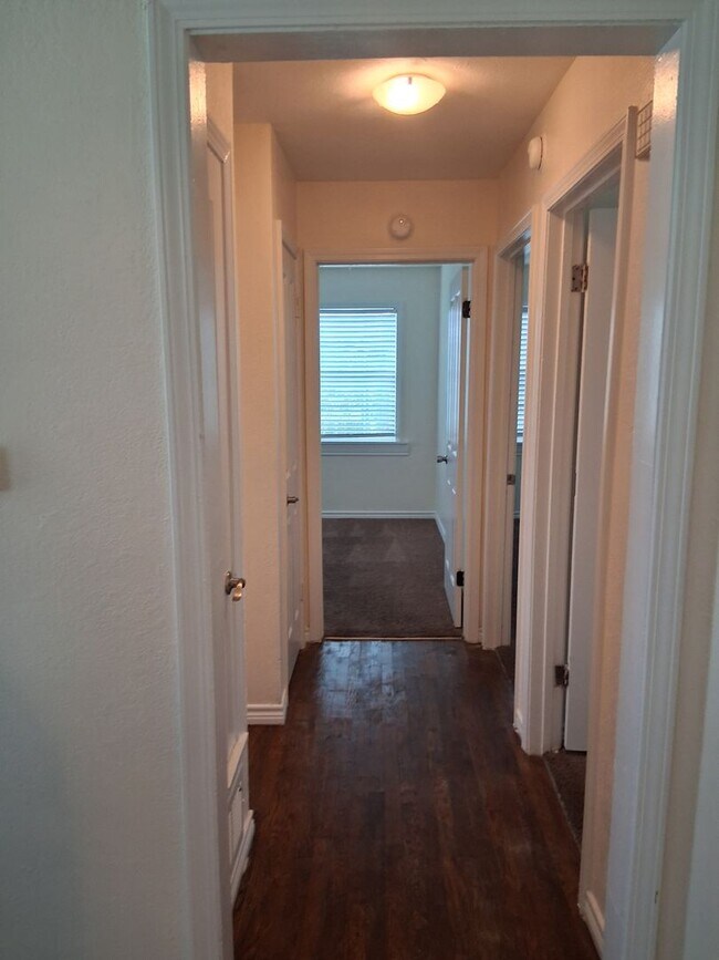 Building Photo - 1414 Alta Mira Dr