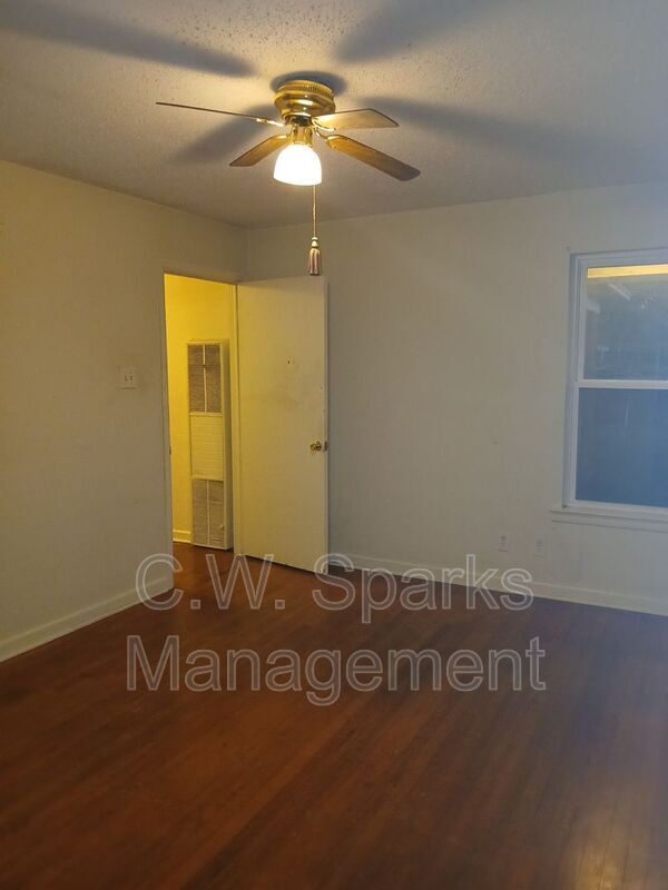 Building Photo - 3015 Avon St