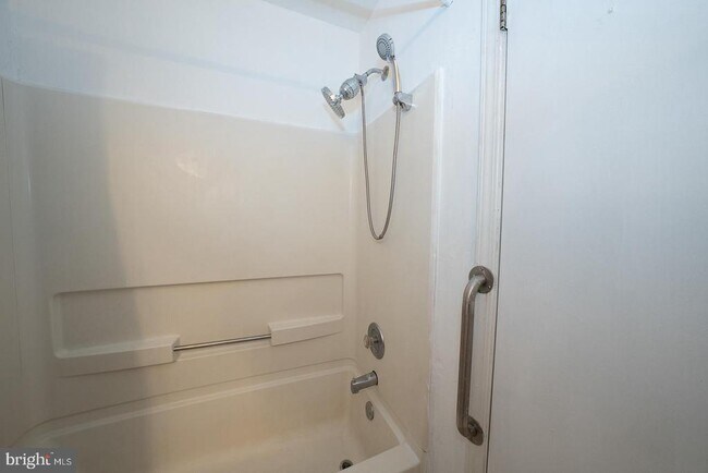 Building Photo - 60 N 46th St