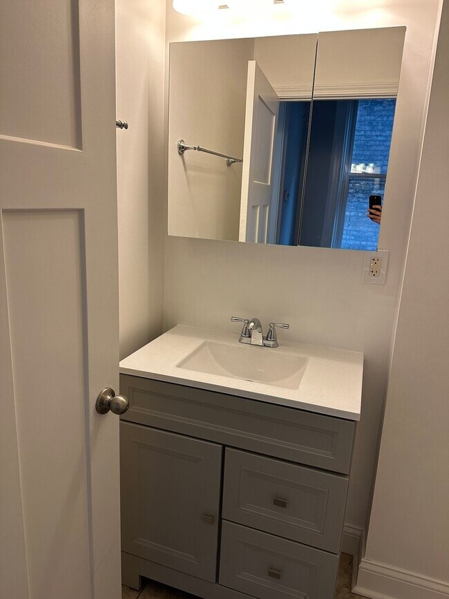 Building Photo - 1133 N State St