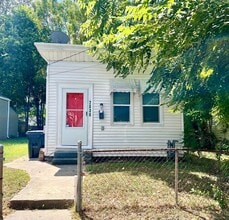 Building Photo - Updated 2 bedroom Portland house- Section ...