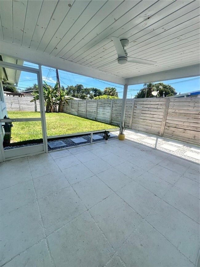 Building Photo - 407 Riverside Dr