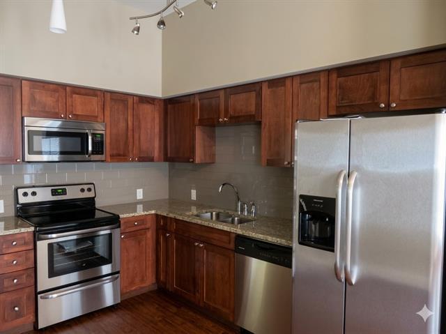 Building Photo - 928 Travis Ave