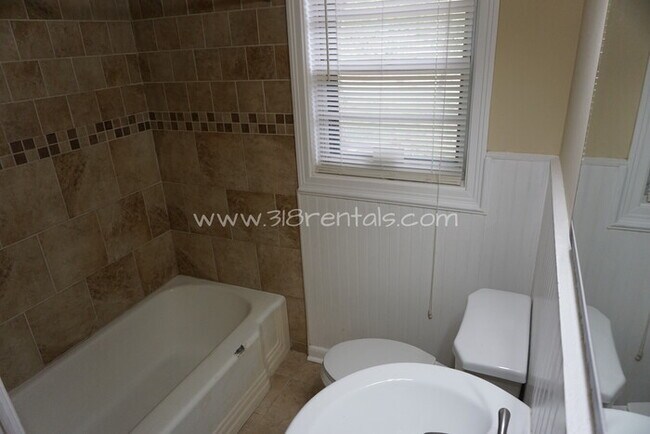 Building Photo - 4747 Crescent Dr