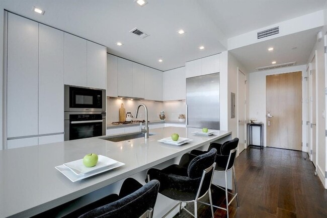 Building Photo - 501 West Ave