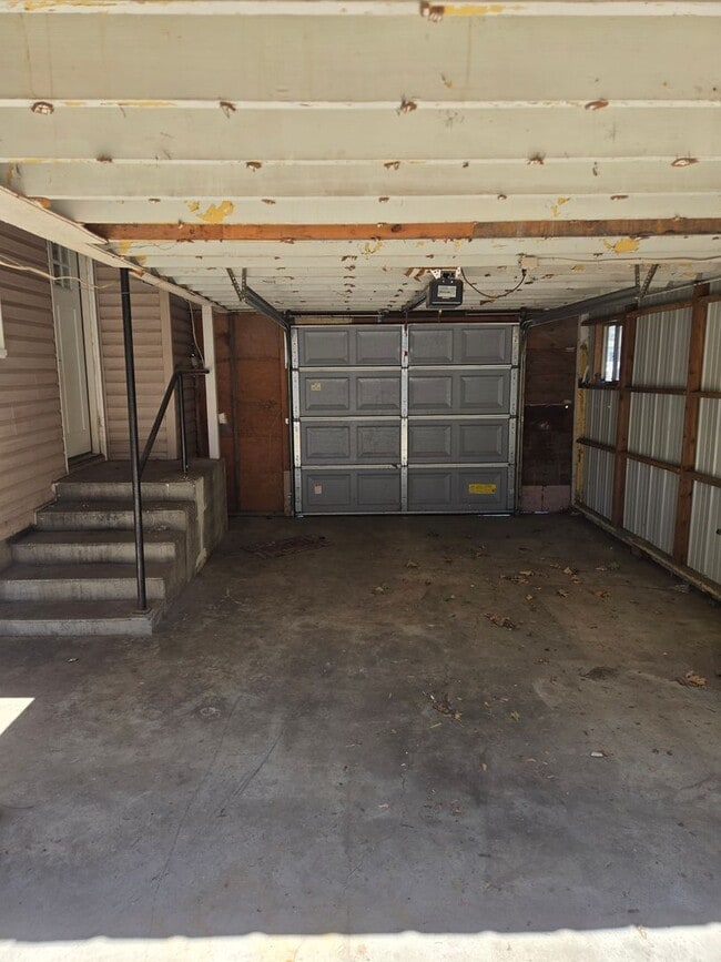 Building Photo - Cozy Eastgate Home