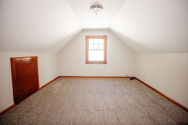 Building Photo - 3428 Beaumont Dr