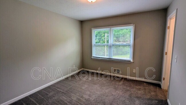 Building Photo - 3290 Forest Creek Dr SW