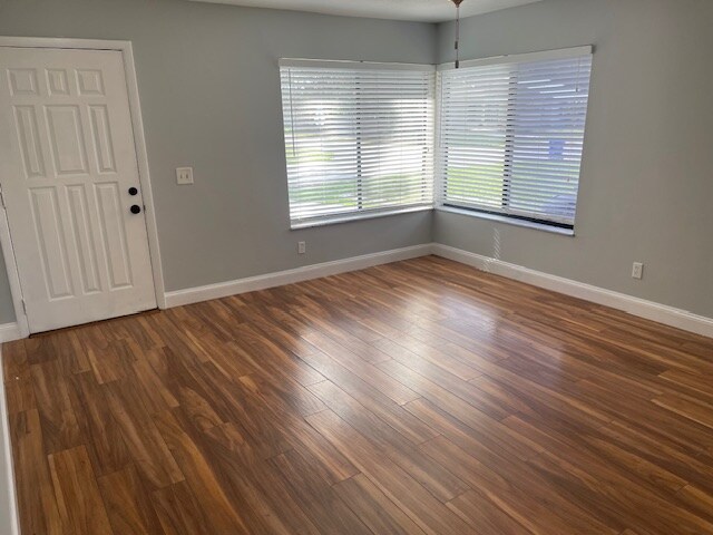 Building Photo - 4591 SE Roaring Brook Way