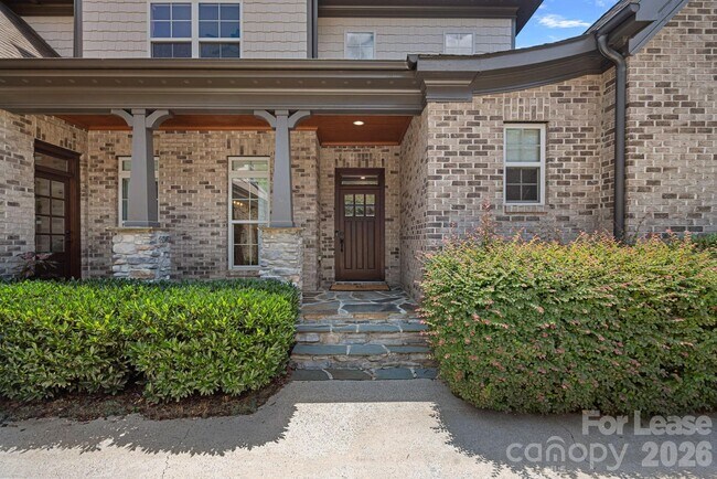 Building Photo - 3813 Lakeside Dr