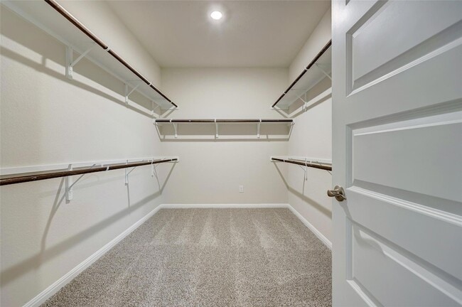 Building Photo - 201 Fairmeadow Downs Dr