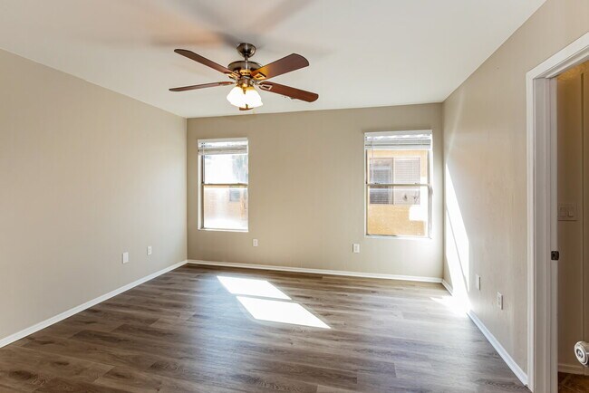 Building Photo - 4122 E Cameo Point Dr