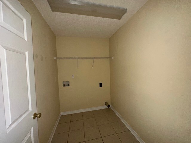 Building Photo - 4821 Acorn Dr