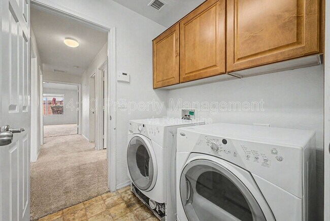 Building Photo - 6508 W Hilton Ave