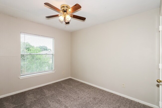 Building Photo - 18326 Forest Dew Dr